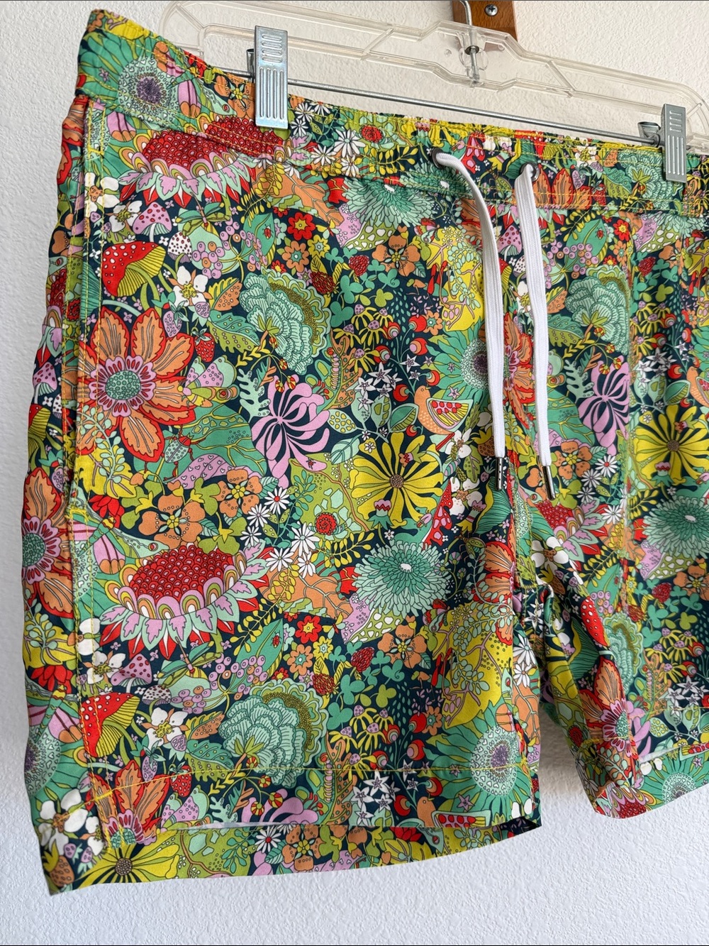 Onia Men's Floral Swim Trunks psychadelic mushroom strawberry psychedelic Sz L